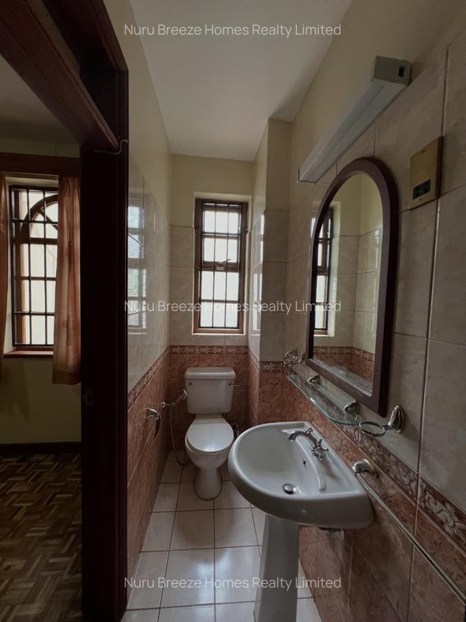4 Bed Townhouse with En Suite in Lavington - 20