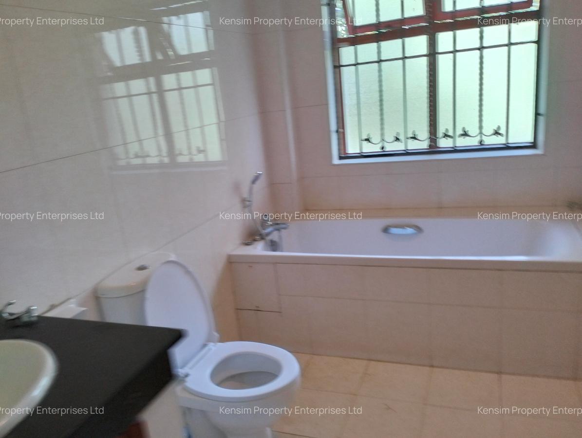 5 Bed Townhouse with En Suite in Runda - 12