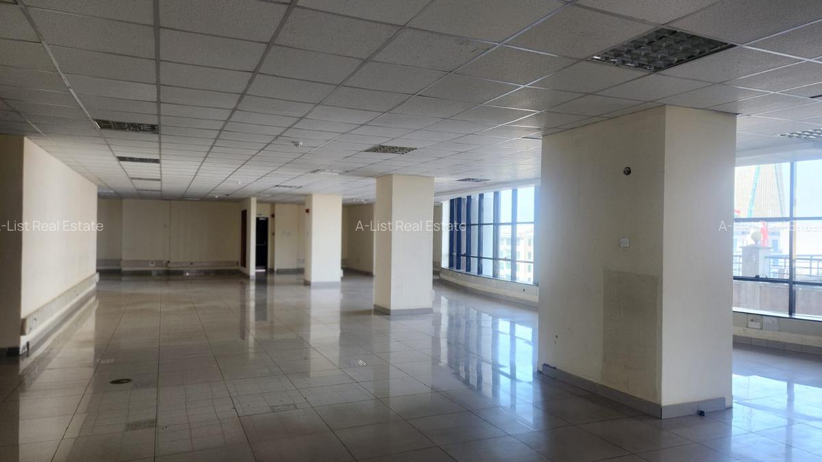 2,660 ft² Commercial Property with Service Charge Included at Hospital Road - 3