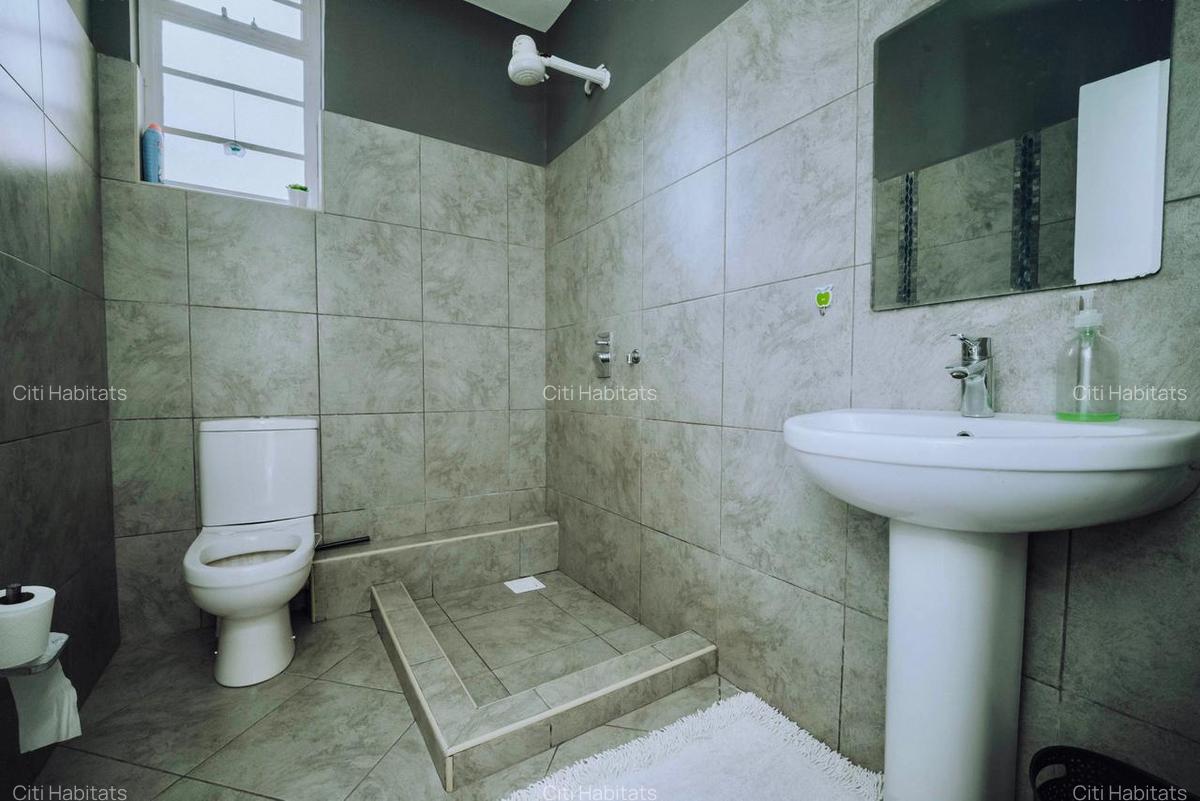 4 Bed Villa with En Suite in Kenyatta Road - 14