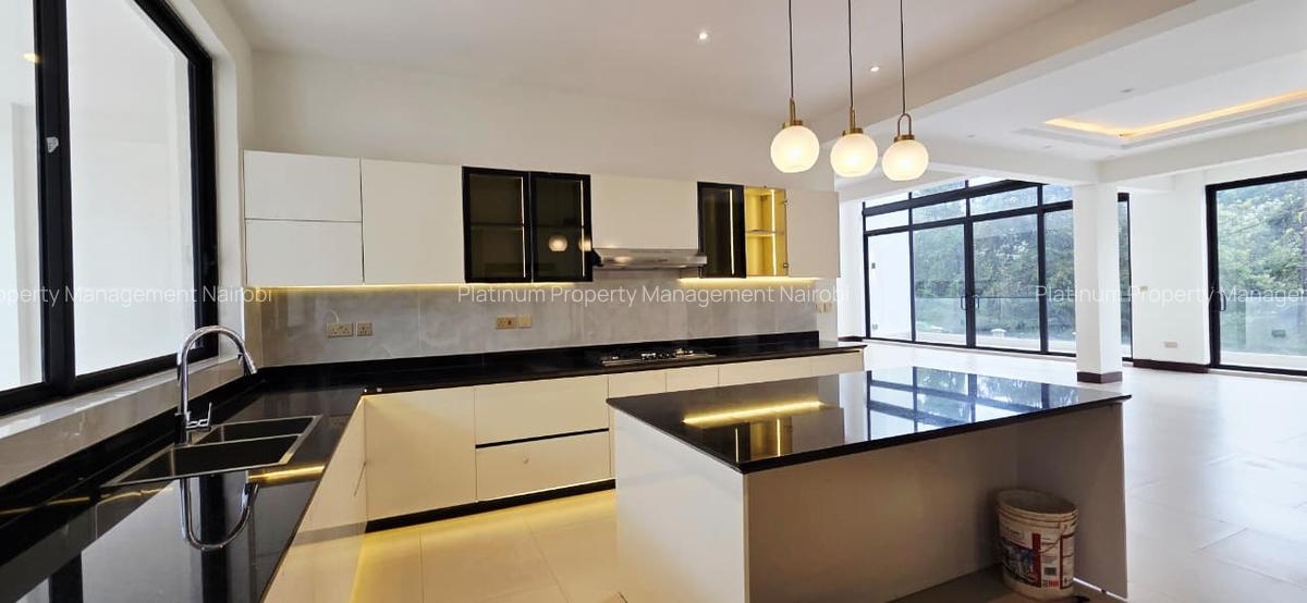 6 Bed Townhouse with En Suite at Peponi Rd - 8