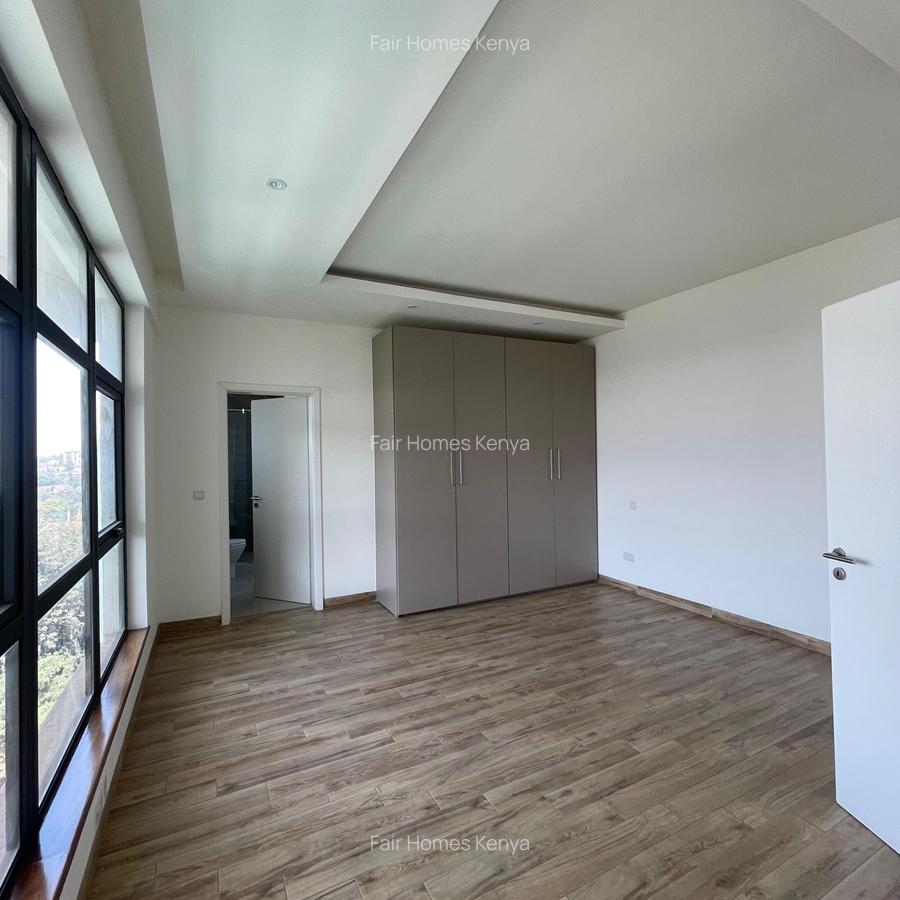 4 Bed Apartment with En Suite at Riverside Drive - 10