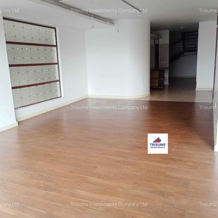 4 Bed Apartment with En Suite in Parklands - 4