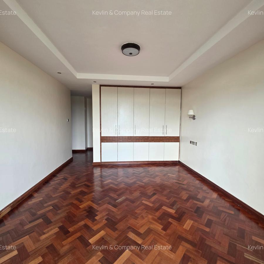 3 Bed Apartment with En Suite in Riverside - 15