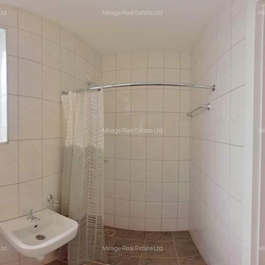 2 Bed Apartment with En Suite in Garden Estate - 4
