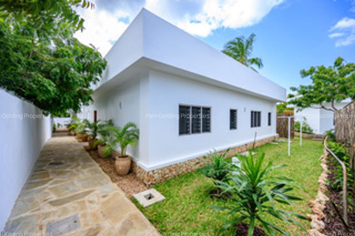 2 Bed Villa with En Suite at Turtle Bay Road - 6