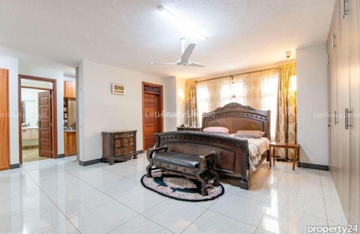 5 Bed Townhouse with En Suite in Lavington - 12