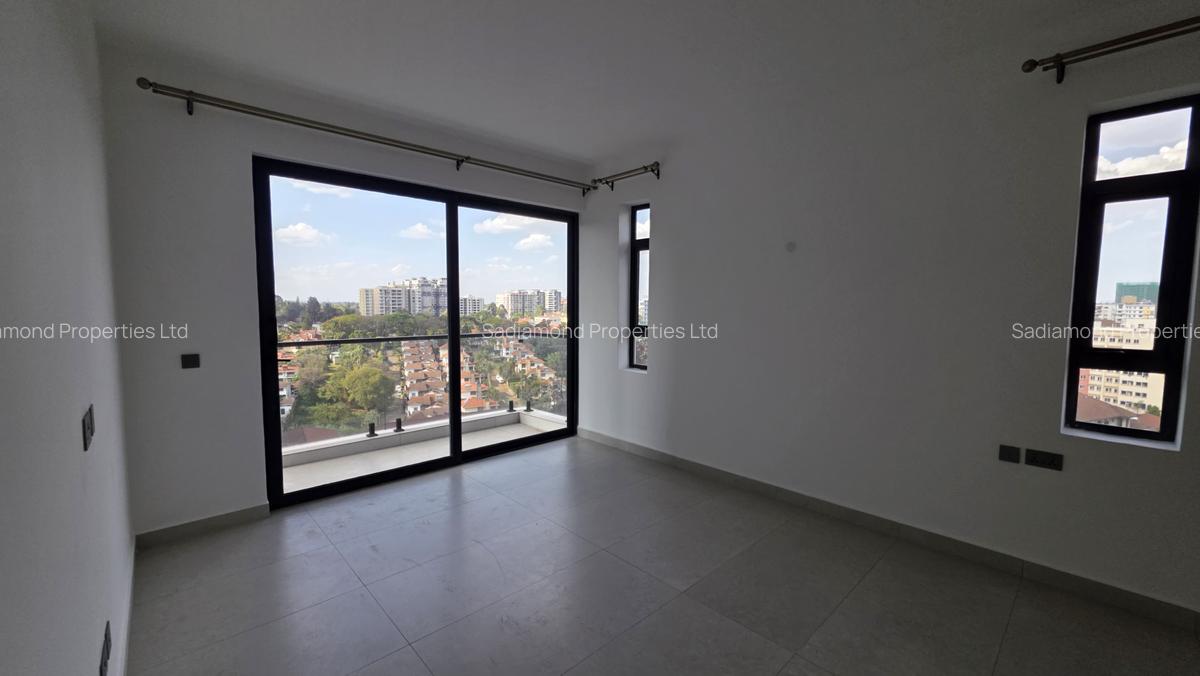 3 Bed Apartment with En Suite in Brookside - 3