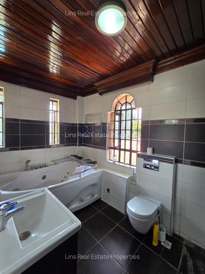 5 Bed House with En Suite in Runda - 12
