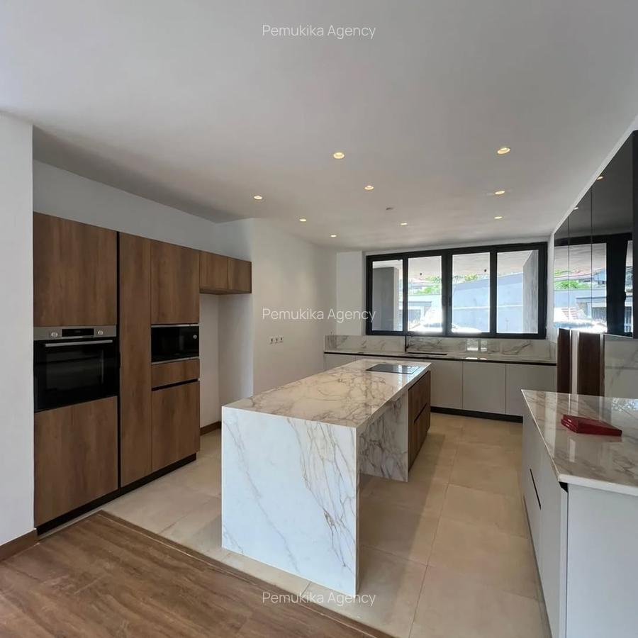 5 Bed Townhouse with En Suite in Nyari - 5