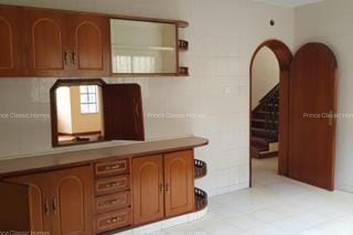 5 Bed Villa with En Suite in Lavington - 4