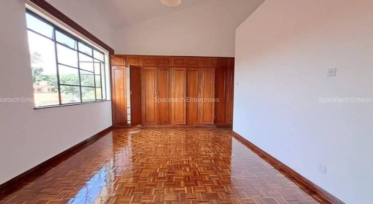4 Bed Townhouse with En Suite in Spring Valley - 6