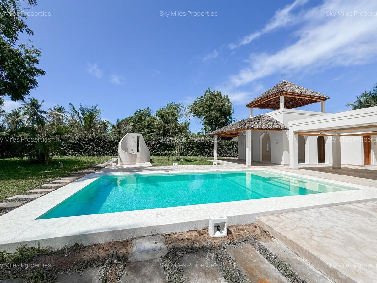 3 Bed Villa with En Suite at Watamu - 1