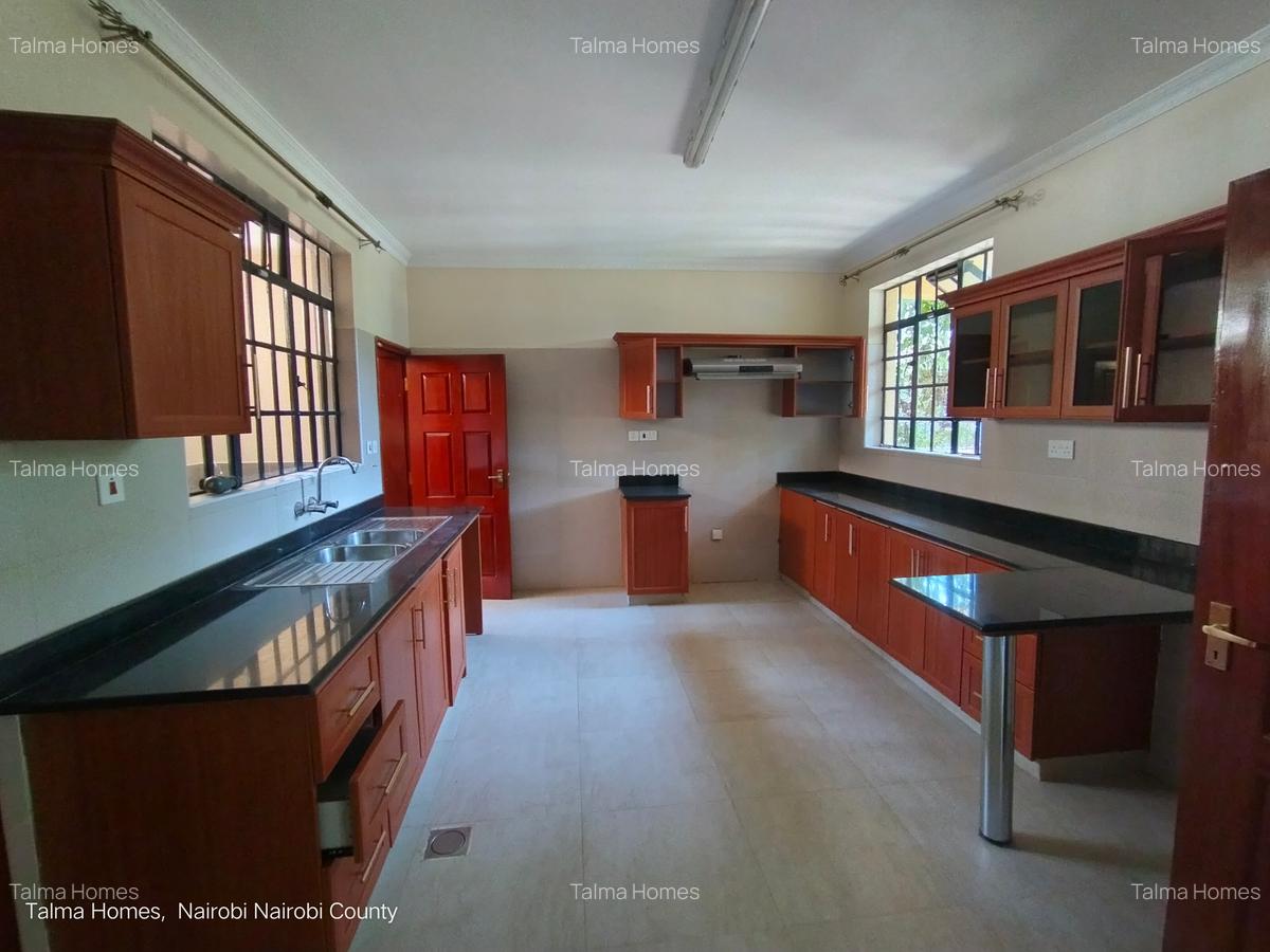 4 Bed Townhouse with En Suite at Off Convent Drive - 18