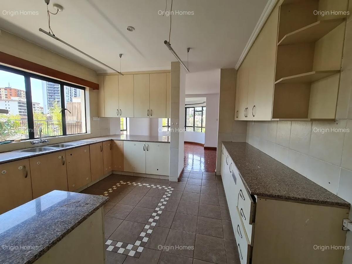 4 Bed Apartment with En Suite at Lavington - 16