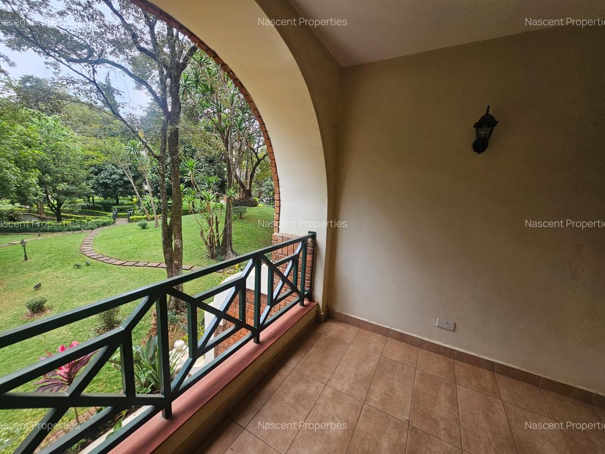 4 Bed Apartment with En Suite in Riverside - 17