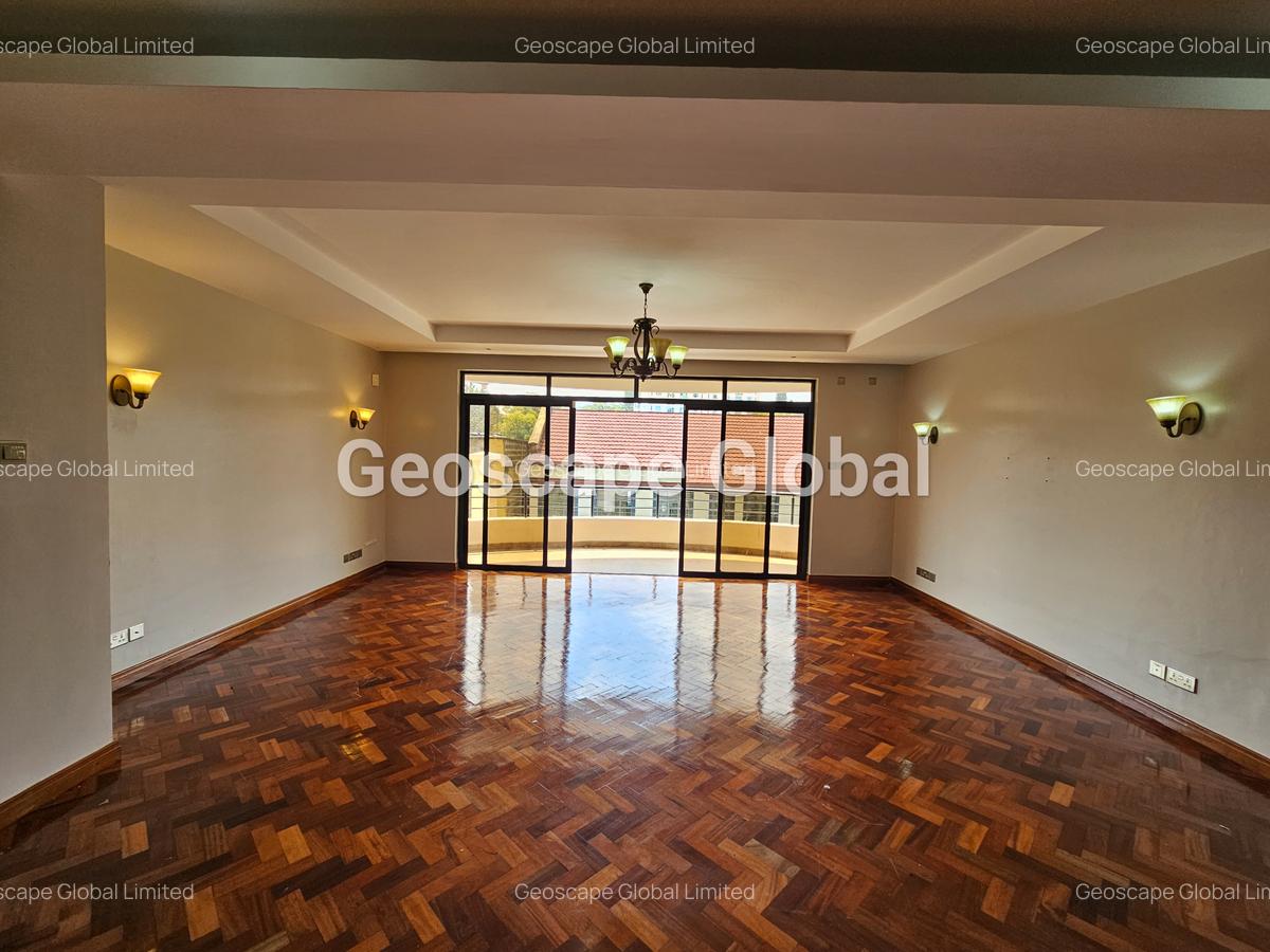 4 Bed Apartment with En Suite in Riverside - 18