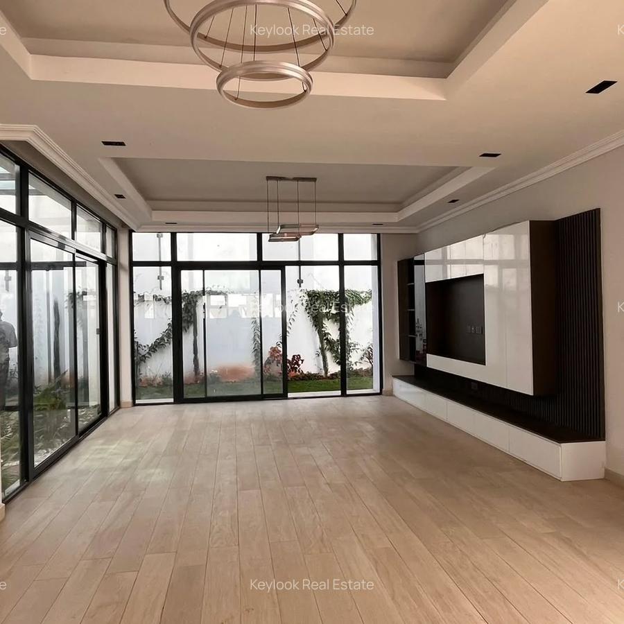 5 Bed Townhouse with En Suite at Lavington - 11