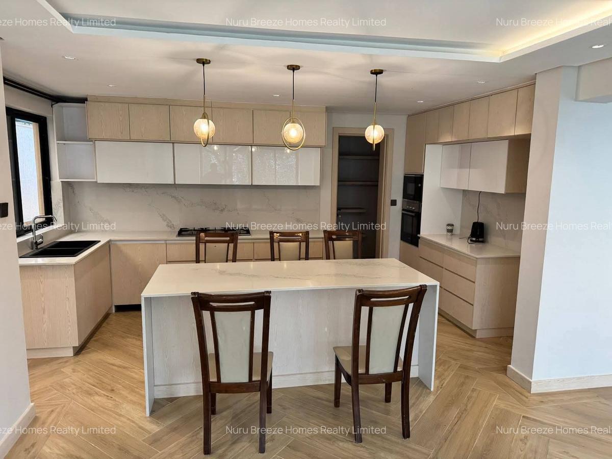 5 Bed Townhouse with En Suite in Lavington - 3