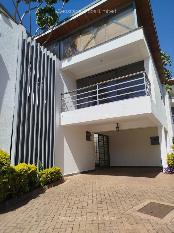 4 Bed House with En Suite in Lavington - 9