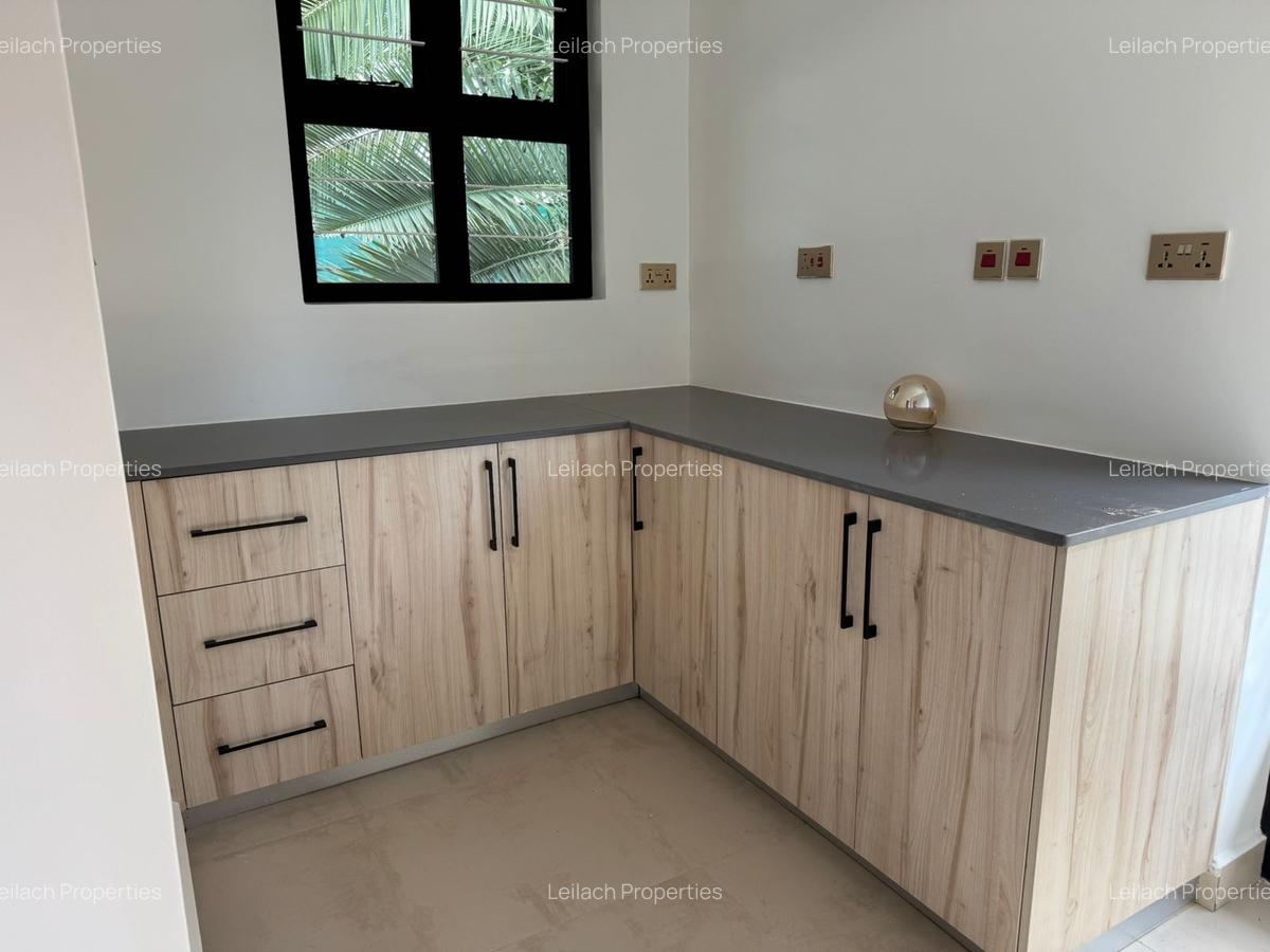 7 Bed House with En Suite in Runda - 8