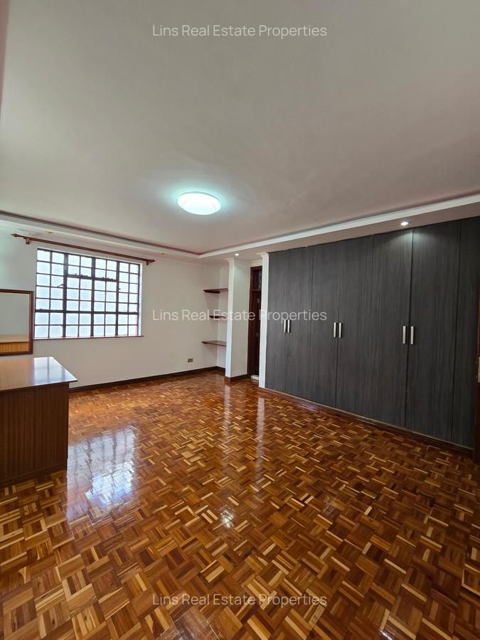 5 Bed House with En Suite in Runda - 20