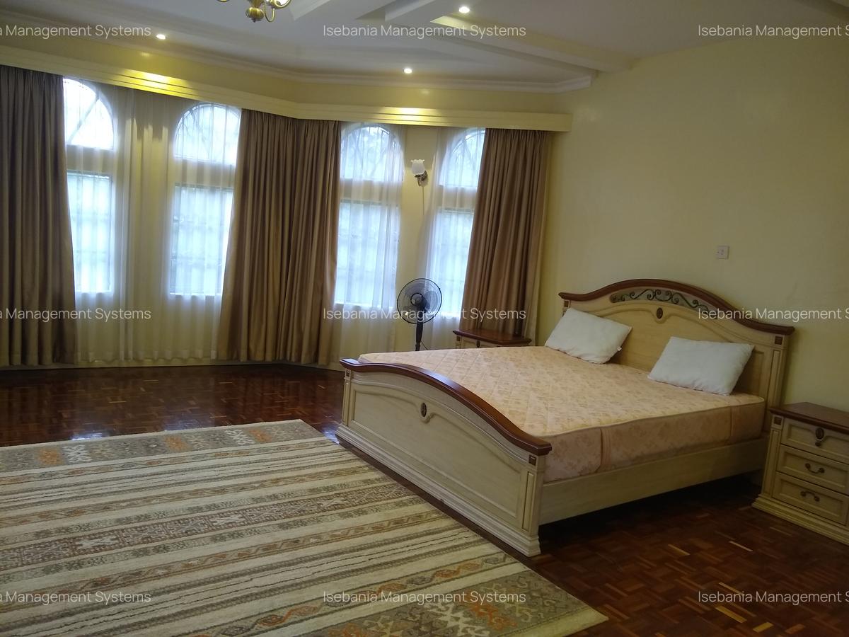 4 Bed House with En Suite at - 15