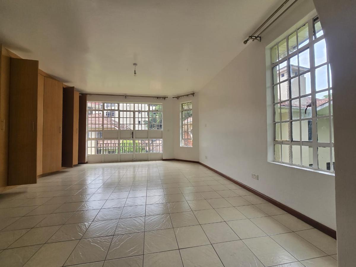 4 Bed House with En Suite in Spring Valley - 5