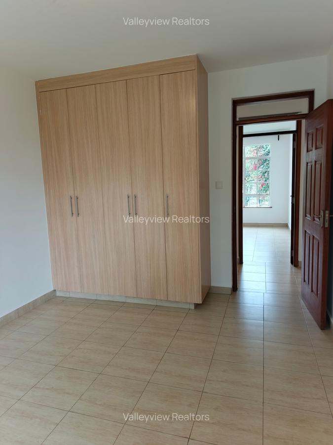 3 Bed Apartment with En Suite at Lavington - 10