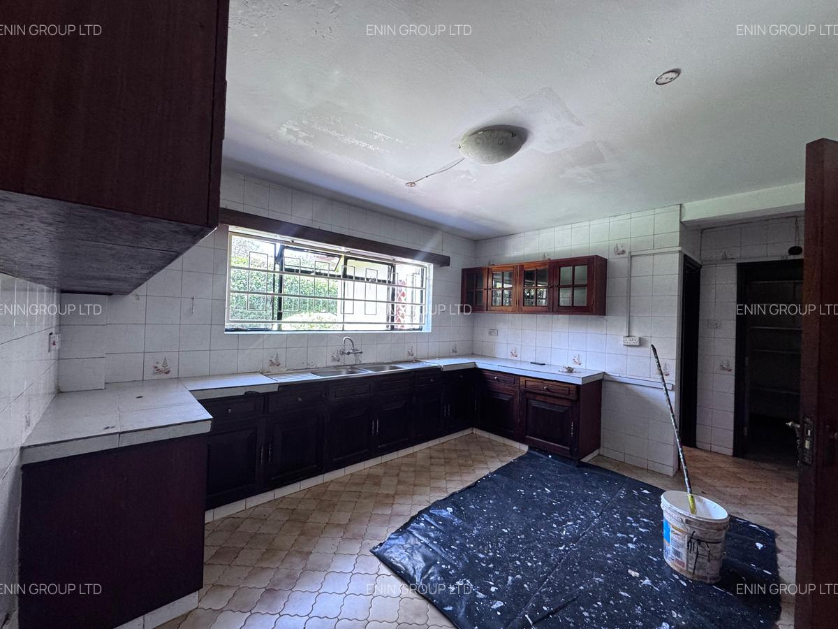 4 Bed House with En Suite in Nyari - 8