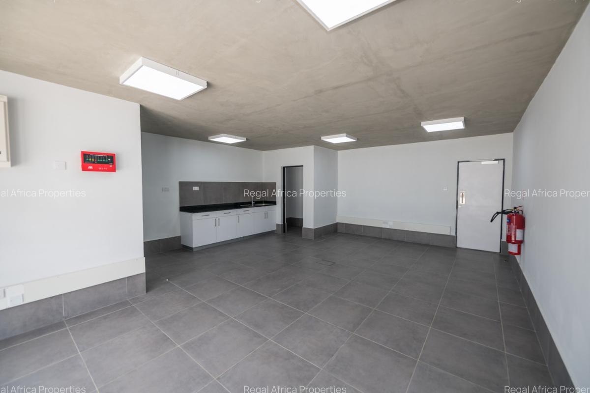 20,000 ft² Warehouse with Service Charge Included in Eastern ByPass - 3