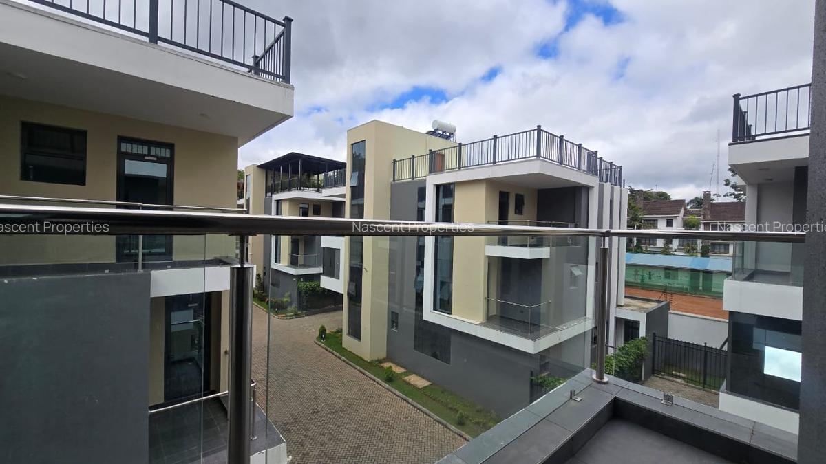 5 Bed Villa with En Suite in Lavington - 2