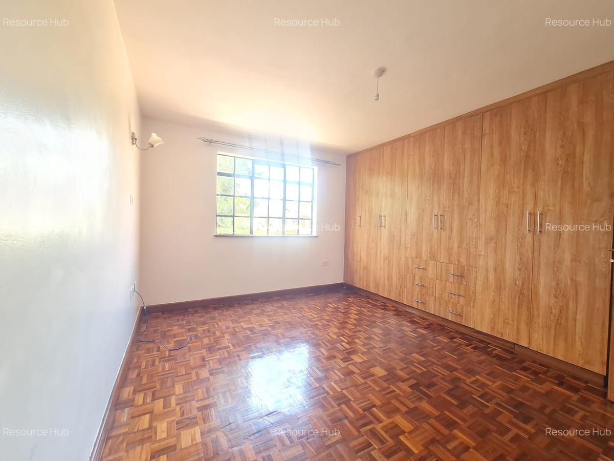 4 Bed House with En Suite at Bomas - 16