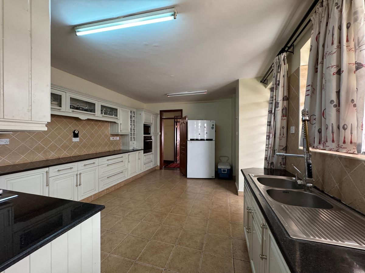 5 Bed Townhouse with En Suite in Lavington - 8