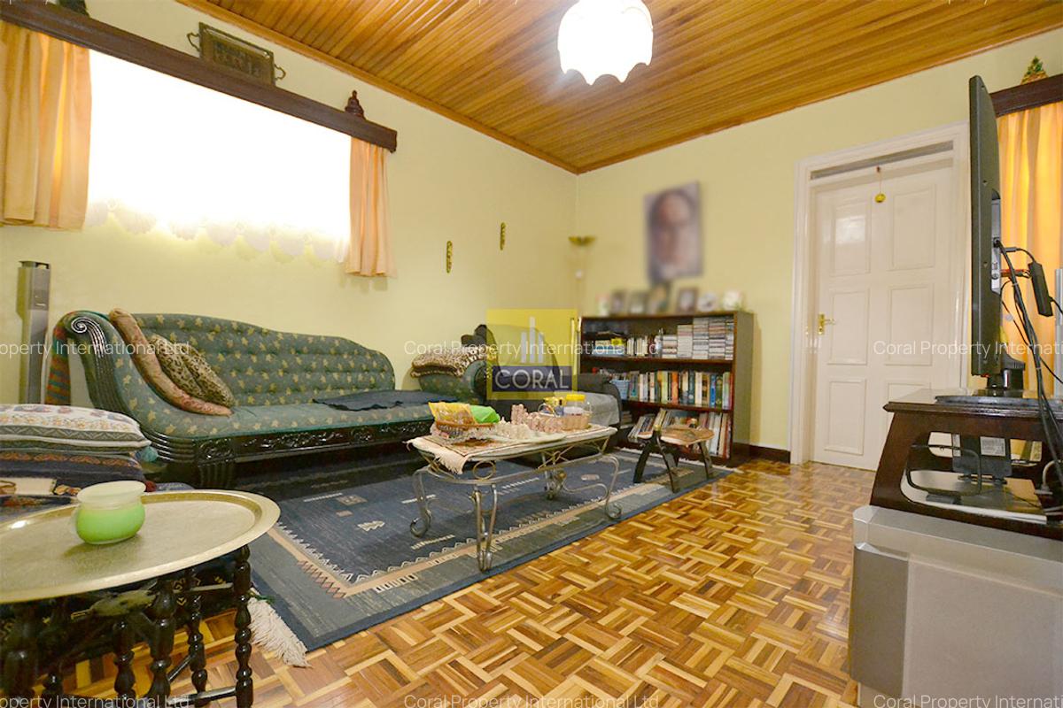 4 Bed House with Garden in Brookside - 15