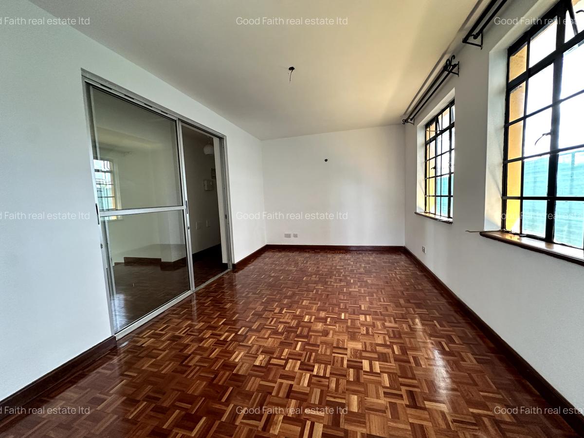 4 Bed Townhouse with En Suite in Lavington - 13