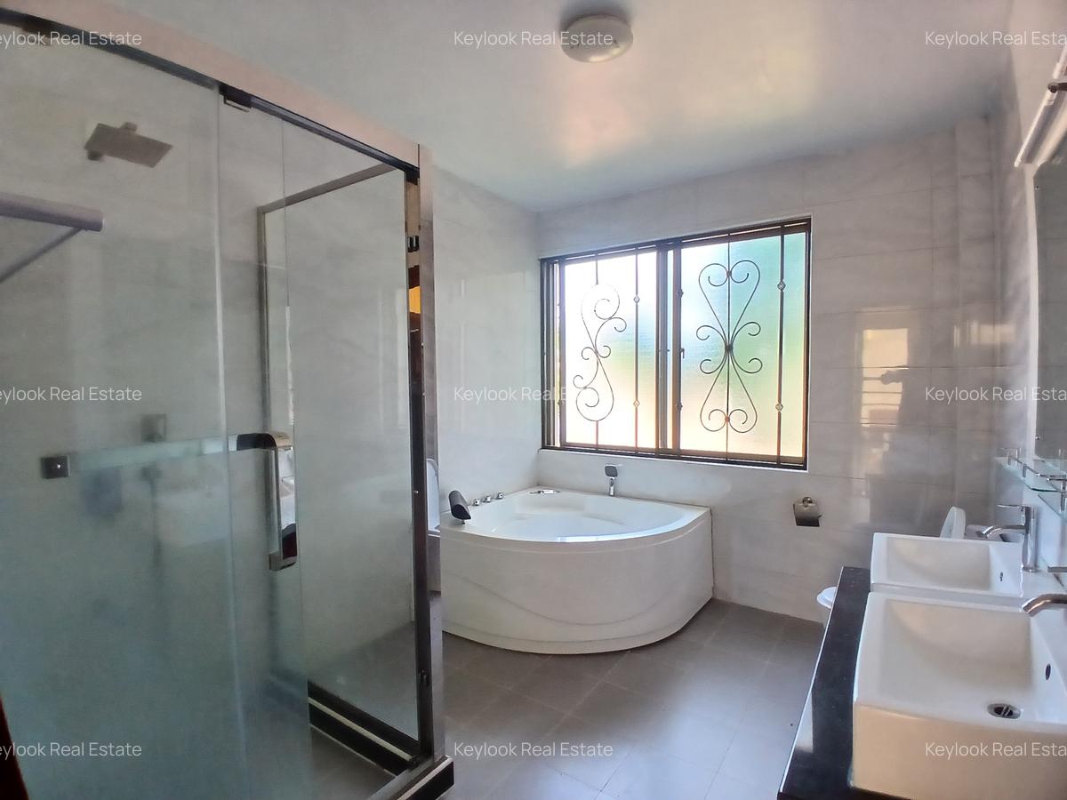 5 Bed Townhouse with En Suite at Lavington - 7