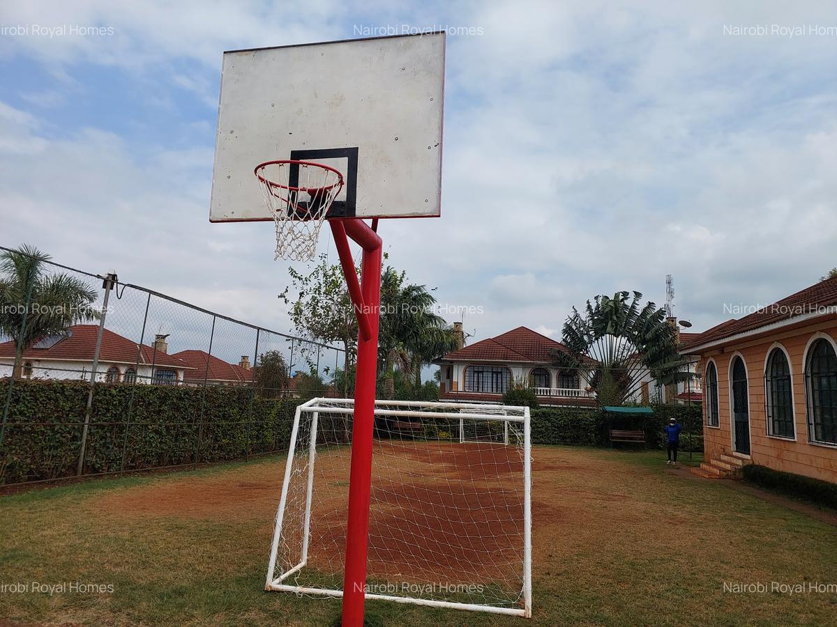 4 Bed House with En Suite at Meadows - 2