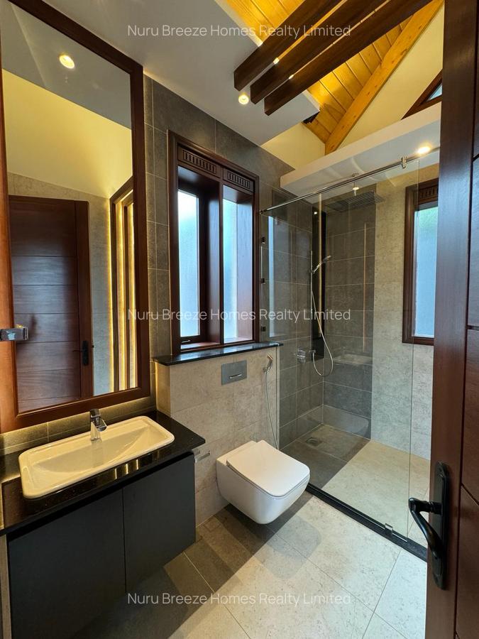 4 Bed House with En Suite in Runda - 18