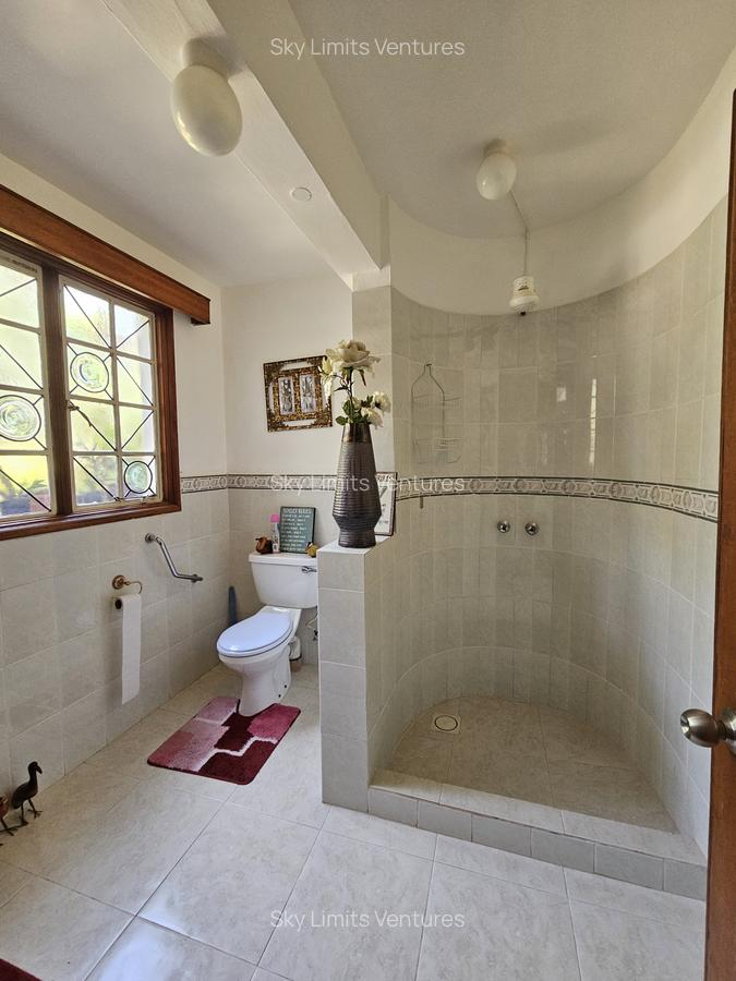 4 Bed Townhouse with En Suite at Lavington - 12