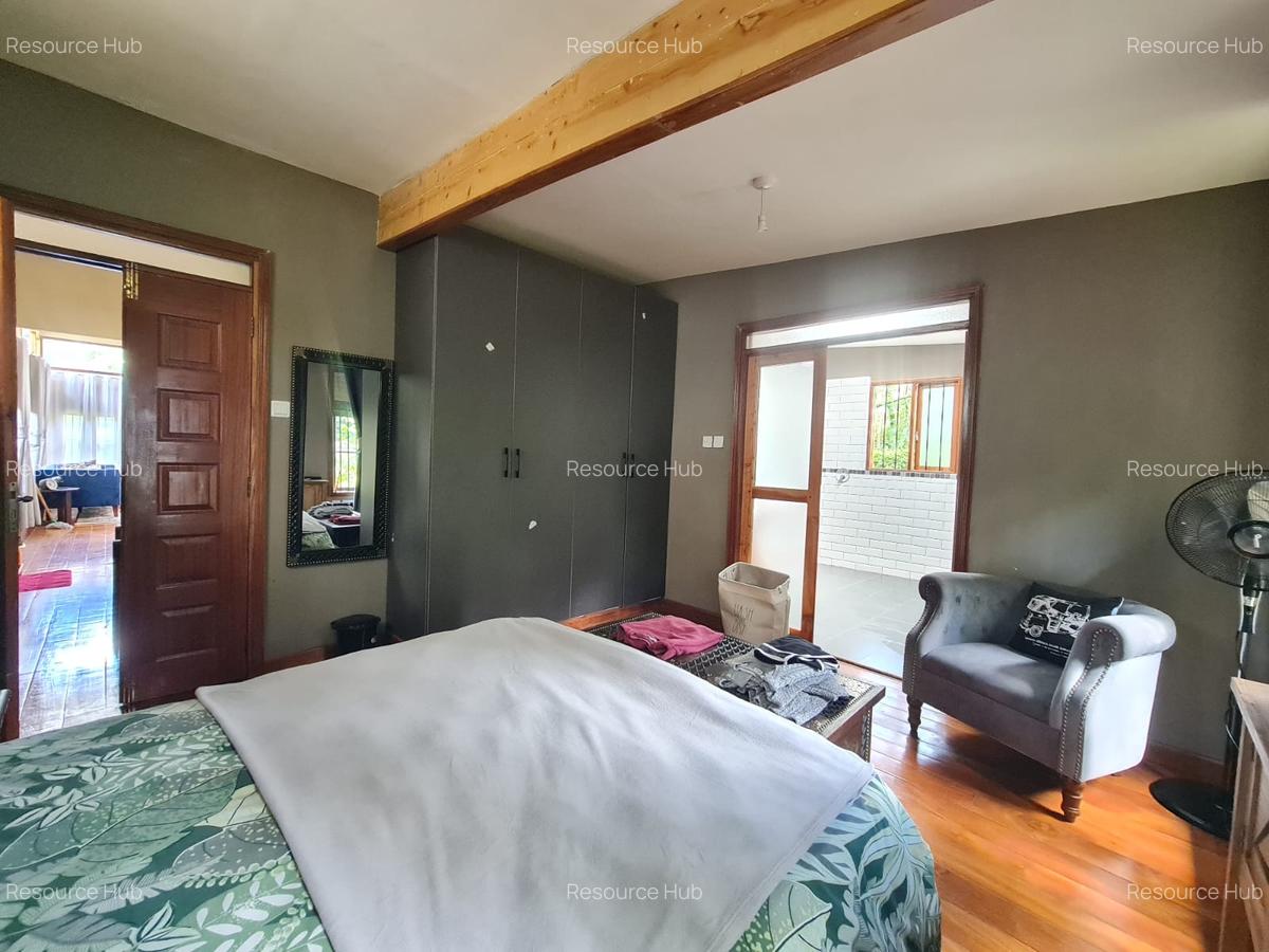 2 Bed House with En Suite at Near The Hub - 15