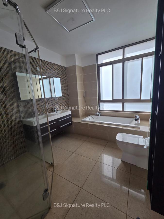 3 Bed Apartment with En Suite in Parklands - 11