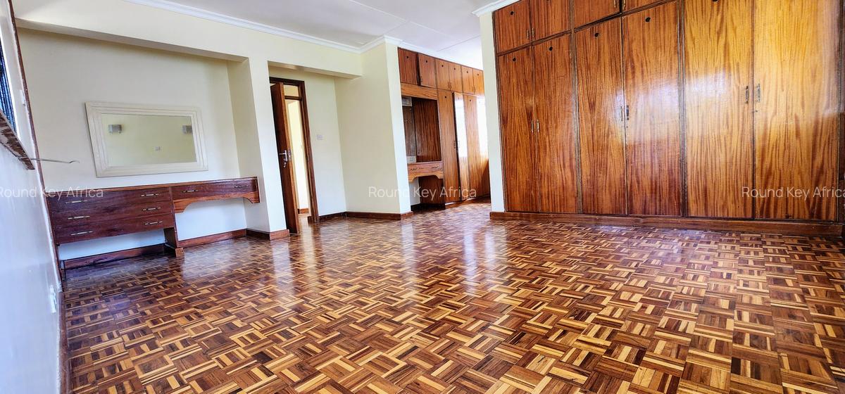 5 Bed House with En Suite in Mountain View - 7