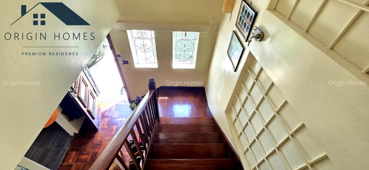 6 Bed House with En Suite at Lavington - 6