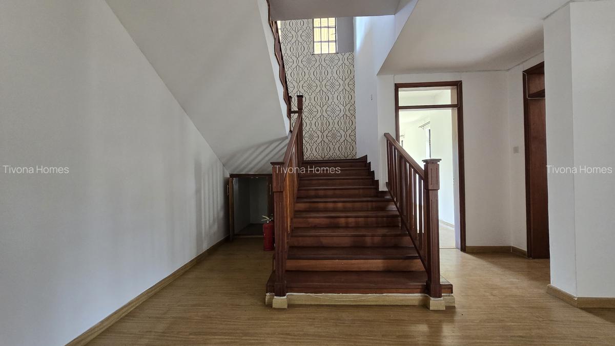 4 Bed House with En Suite in Runda - 8