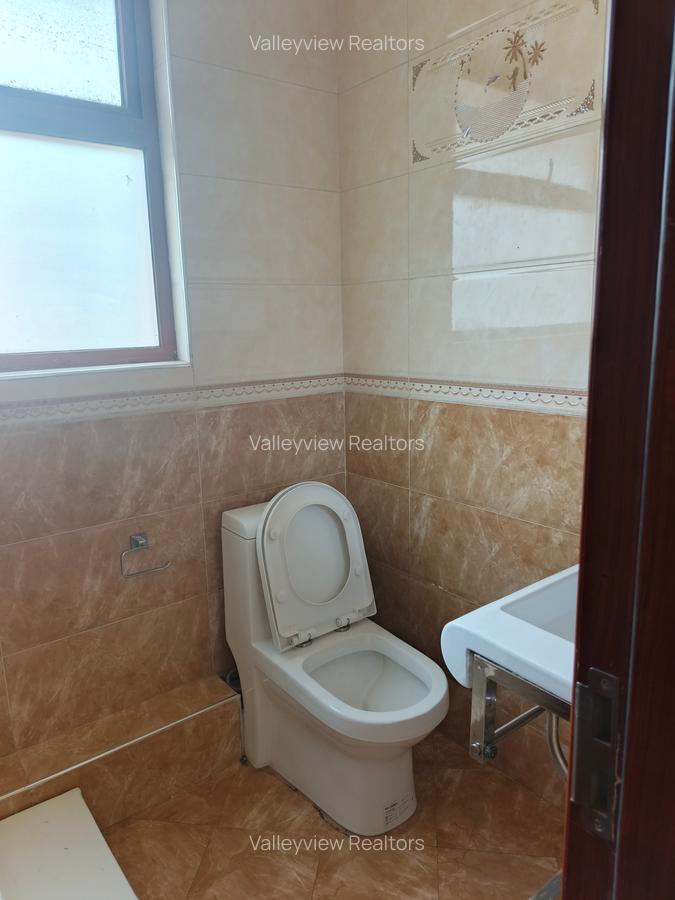 5 Bed Townhouse with En Suite at Lavington - 18