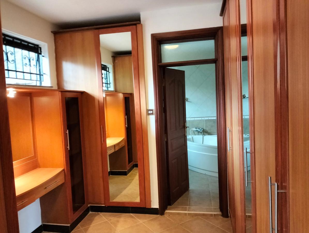 4 Bed Townhouse with En Suite in Lavington - 18