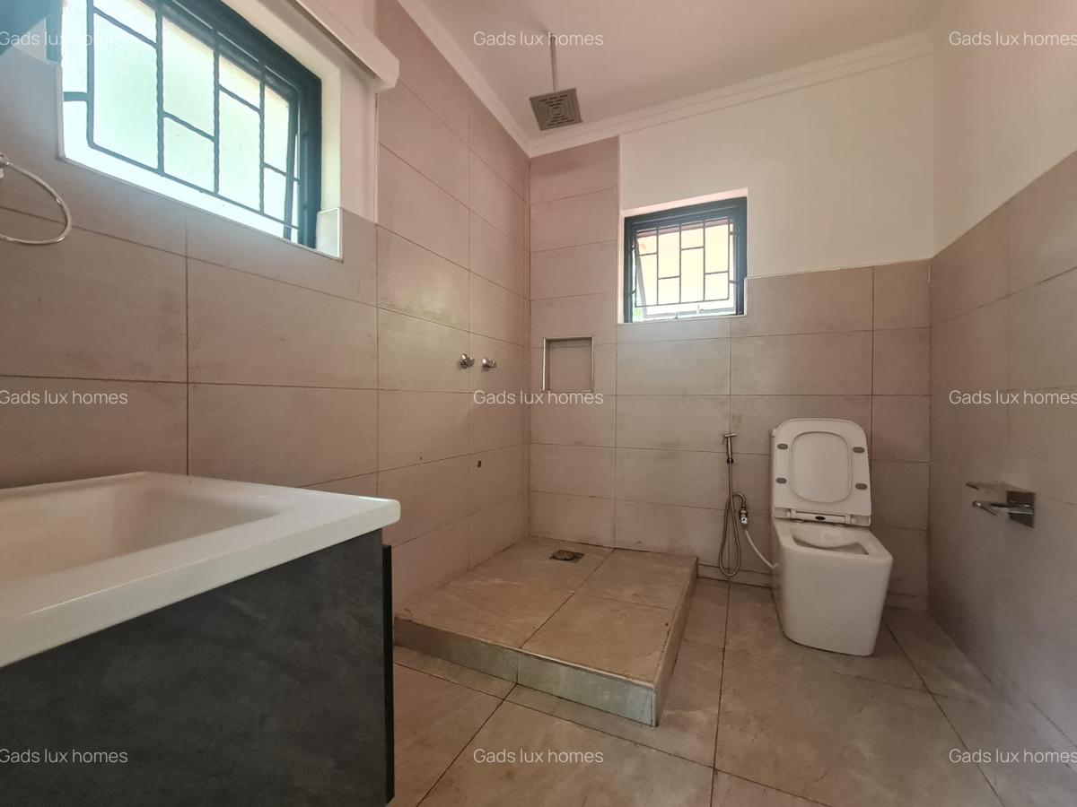 5 Bed Townhouse with En Suite at Old Kitisuru - 8