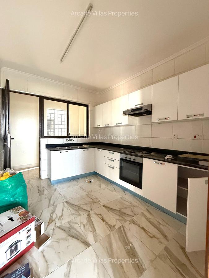 Serviced 2 Bed Apartment with En Suite in Kilimani - 4