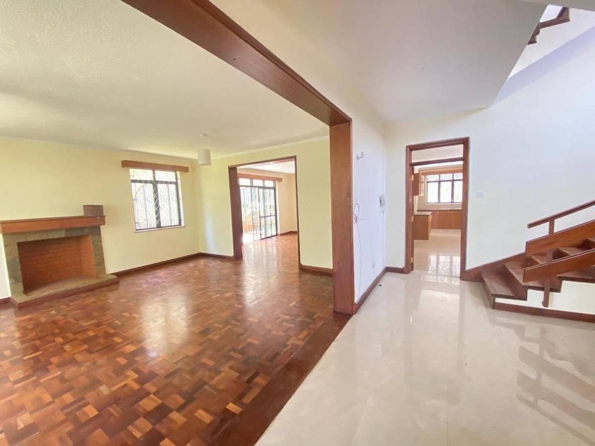 5 Bed Townhouse with En Suite in Lavington - 4